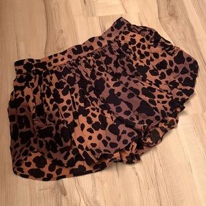 Vans leopard 🐆 print shorts medium